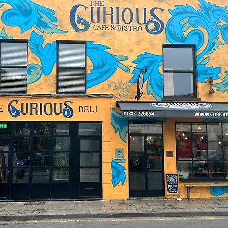 The Curious Apartment, Cheltenham Luaran gambar