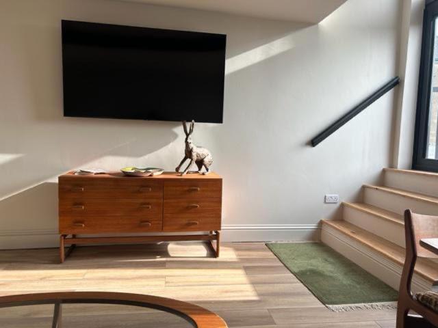 The Curious Apartment, Cheltenham Luaran gambar