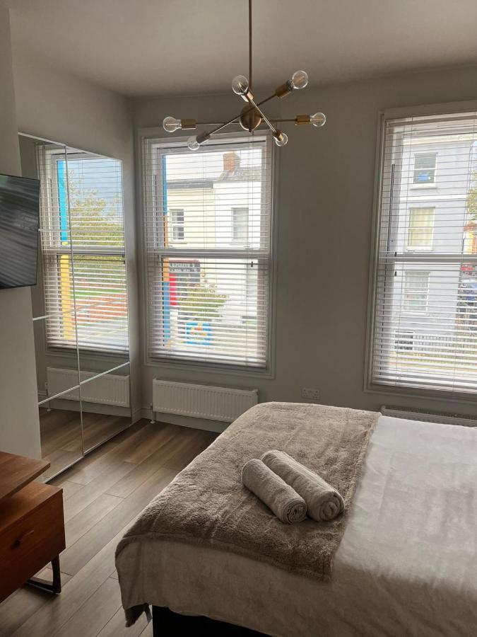 The Curious Apartment, Cheltenham Luaran gambar