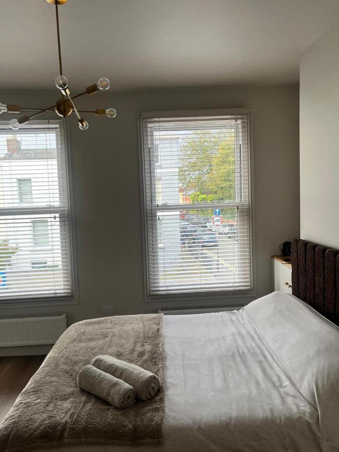 The Curious Apartment, Cheltenham Luaran gambar