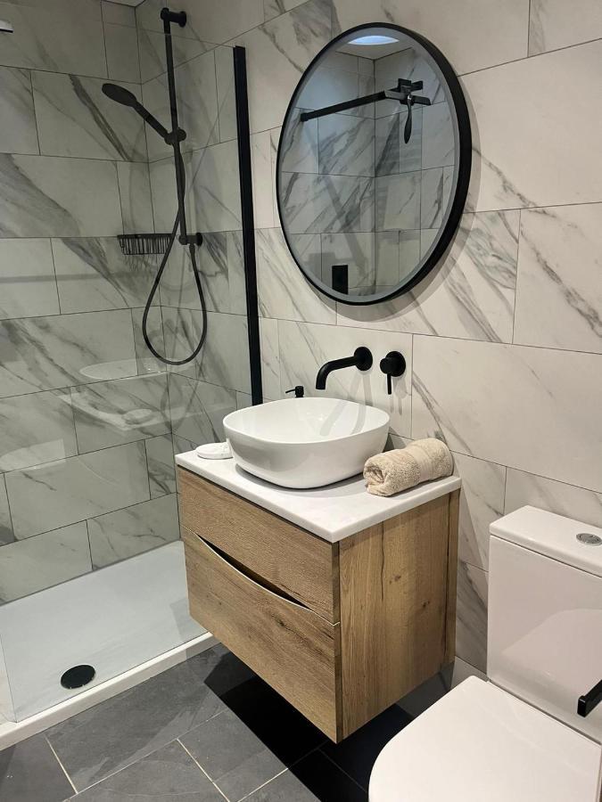 The Curious Apartment, Cheltenham Luaran gambar